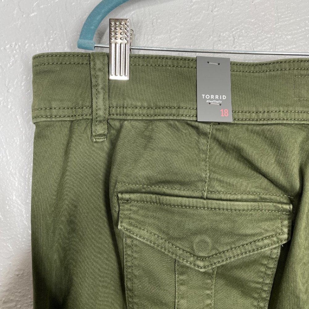 Olive Green Women's Cropped Pants - Picture 8 of 10